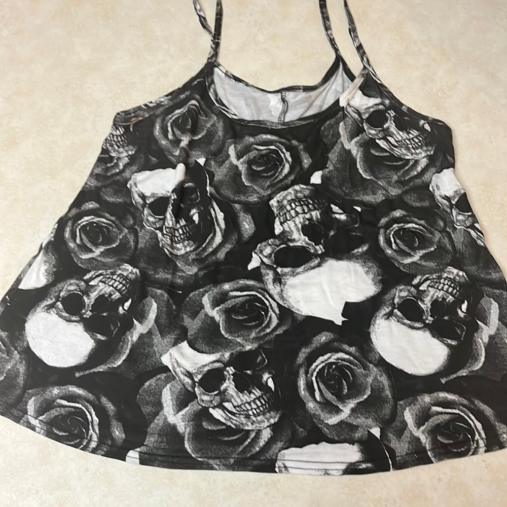 Skull tank
